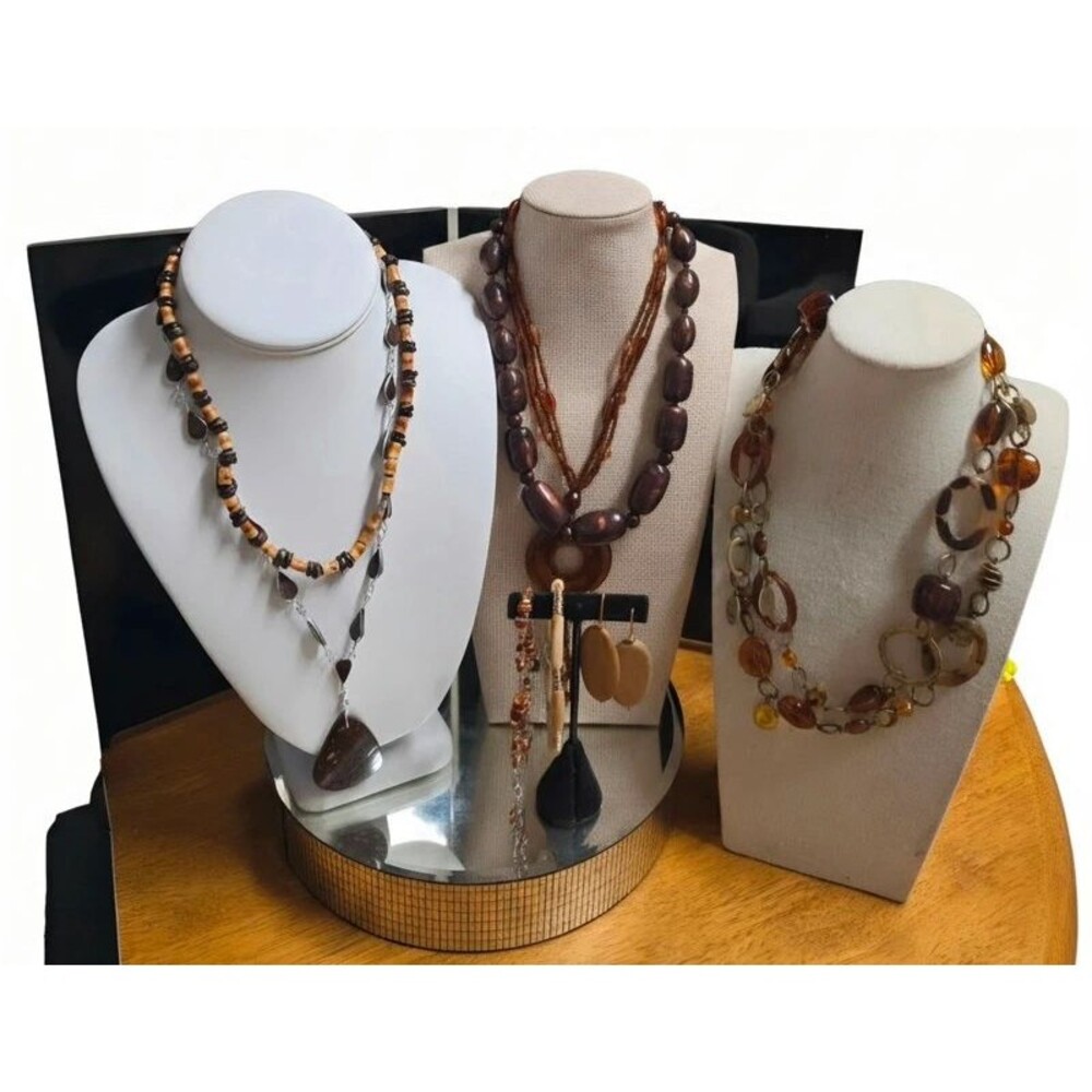 Bundle of Browns.. 5 necklaces,2 bracelets 1 pr earrings